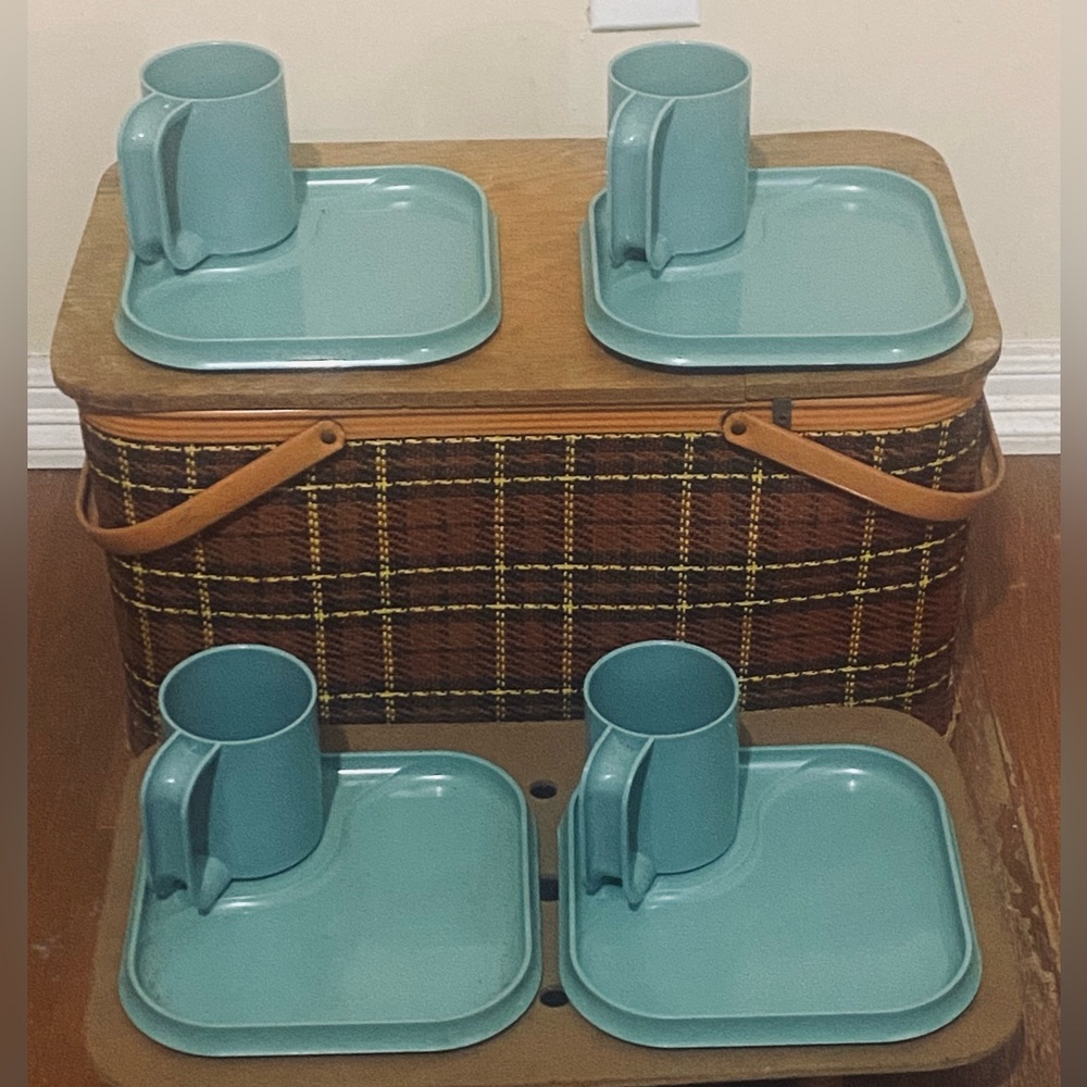 1950’s REDMON, PERU picnic set, complete, basket, dishes, platform, rare!